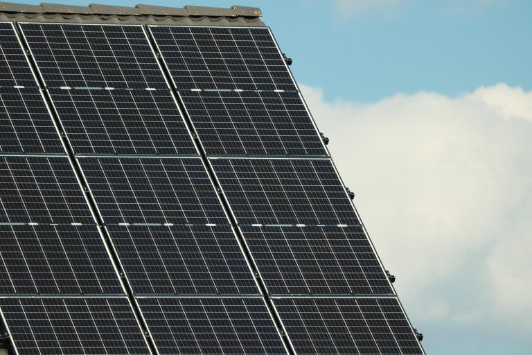 photovoltaïque, énergie solaire, panneau solaire, solaire, système photovoltaïque, révolution énergétique, actuel, renouvelable, des cellules solaires, la production d'énergie, électricité, environnement, bloc d'alimentation, tension, la technologie, champ solaire, énergie