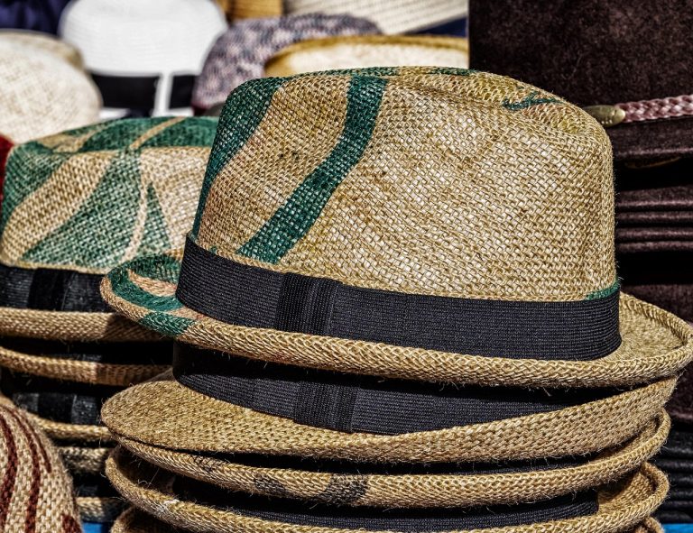 casquette, chapeau de paille, protection solaire, couvre-chef, vêtements, coneflower, tresser, hutband, chapeau pour hommes, paille, chapeau d'été, stand de vente
