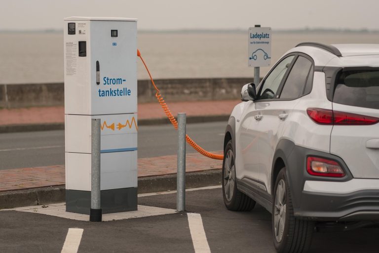 station de recharge, e mobilité, colonne de chargement, e voiture, station de charge, verkehrswende, électricité, énergie, environnement, possibilité de recharger, e-pompe à essence, fonds d'écran de voiture, entraînement électrique, auto, temps de chargement, respectueux de l'environnement, voiture électrique