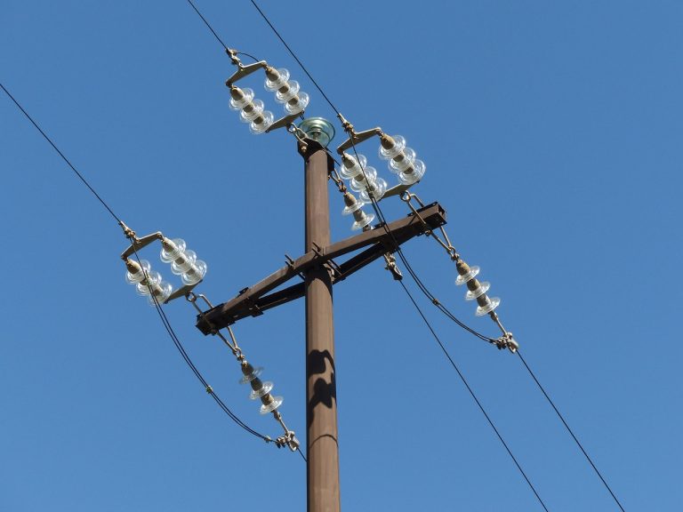 isolateurs, la ligne aérienne, mât de ligne aérienne, poteau électrique, ligne aérienne électrique, électricité, ligne électrique, énergie