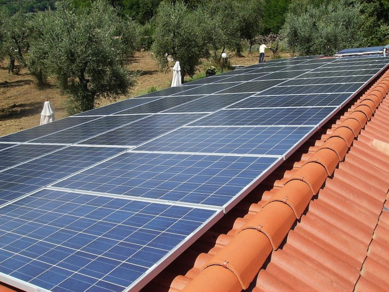 système photovoltaïque, panneaux, l'énergie solaire, énergies renouvelables, économie d'énergie