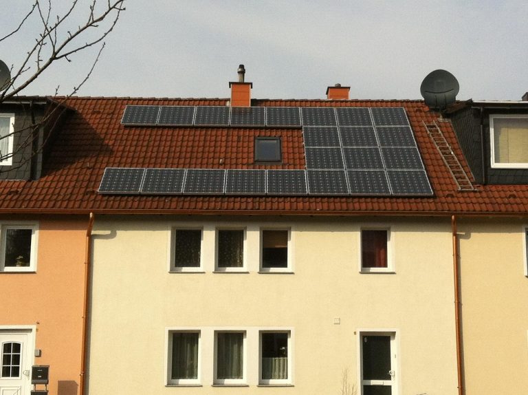 modules solaires, photovoltaïque, énergie solaire, électricité verte, transition énergétique, collecteur solaire, cellules solaires