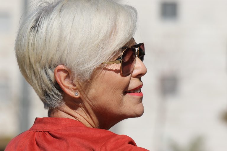 femme, portrait, entreprise, la coupe de cheveux, rouge à lèvres, âgé, coiffure, charme, joie, le sourire, femme, femme, portrait, portrait, coiffure, coiffure, coiffure, coiffure, coiffure