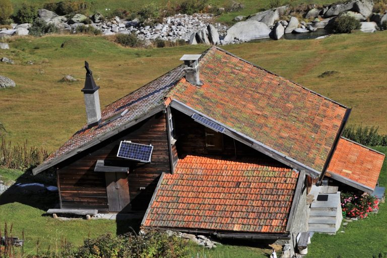 solaires, sur le toit, batteries solaires, hut, style, maison de montagne, couvrant, imeuble, la cabane, tuile, architecture, carrelage, alpine, sol, bâtiment, maison, cottage, village, cabine