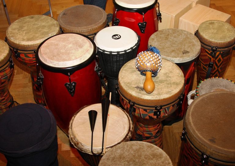 percussion, batterie, djembé, cloche, hochet, calebasse, bongo, cajon, crash, bruit, la musique, rythme, djembé, djembé, djembé, djembé, djembé, calebasse, cajon