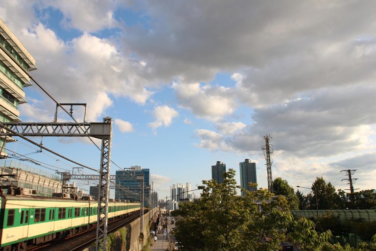 métro, former, république de corée, métro de corée, circulation, chemin de fer, véhicule électrique, faire la navette, électrique, entraîneur, passager, centre ville, expédition, séoul, ciel, nuage, corée, la corée du métro, voiture électrique, de banlieue, l'électricité, train électrique, nature, centre-ville, transport