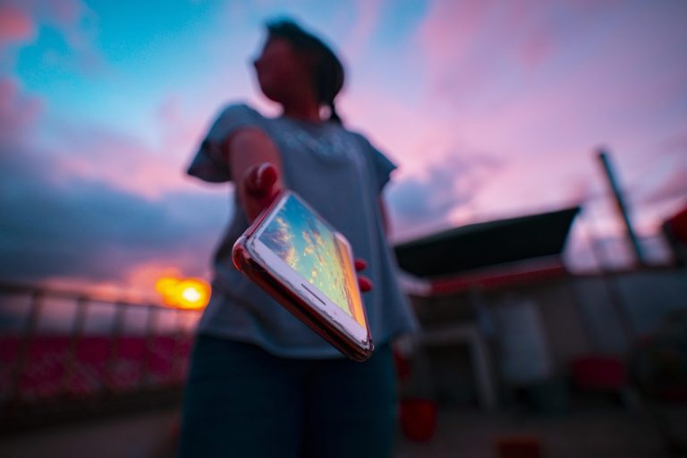 réflexion sur mobile, cellulaire, iphone, réfléchir, énergie, solaire, chéri