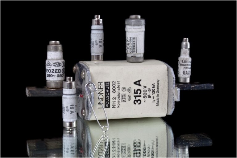sauvegarde, sécurise, électricité, tension, câbles, ligne électrique