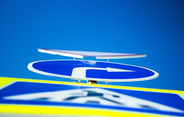 panneaux routiers, pancarte, symboles, attention, panneaux de signalisation, signe graphique, conduite, direction