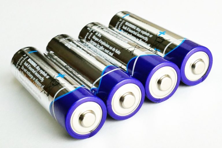 aa, piles, puissance, électricité, énergie, la technologie, charger, électrique, la fourniture, alcalin, électronique, batterie, recharger, métal, rechargeable, équipement, actuel, macro, jetable, génération, recyclage, volt, recycler, écologie, polarité, gaspillage, environnement, chimique