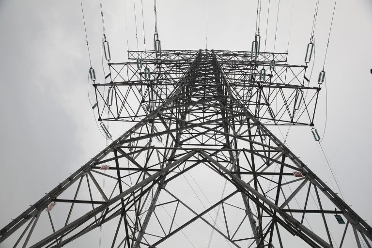 réseau électrique, tour de fer, puissance de transmission