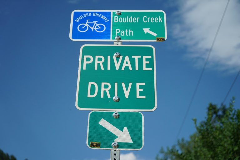 panneau de signalisation, attention, panneaux, signer, un avis, panneau d'avertissement, panneaux d'avertissement, panneaux de signalisation, circulation, point d'exclamation, danger, avertir, route, panneaux d'information, en tête, rouge, point dangereux, cercle, attention les enfants, vérifie ça, balade, arrêter, bannière, avertissement, icône, panneau stop, stop, signal