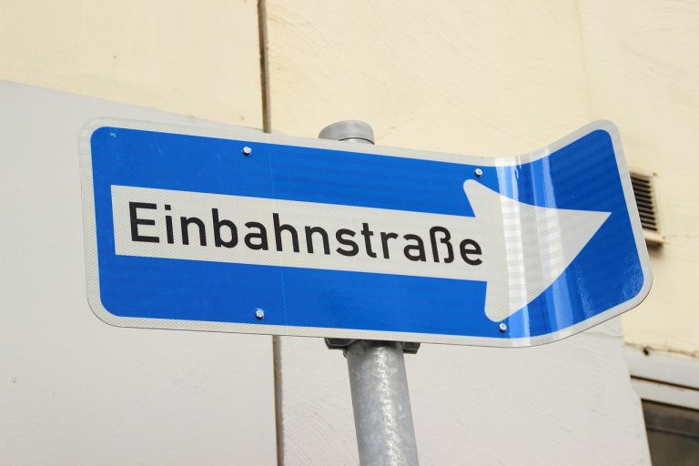 signer, rue à sens unique, direction, panneaux de signalisation, la flèche, panneau de signalisation, courbé, circulation