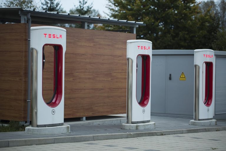 tesla, électro, station de recharge, poste de chargement, mobilité, borne de recharge, station de charge, charger, e mobilité, industrie automobile, électricité, voiture électrique, voiture, environnement, e-mobile, temps de chargement, énergie, écologique, super chargeur, mobilité électrique, charge, la technologie