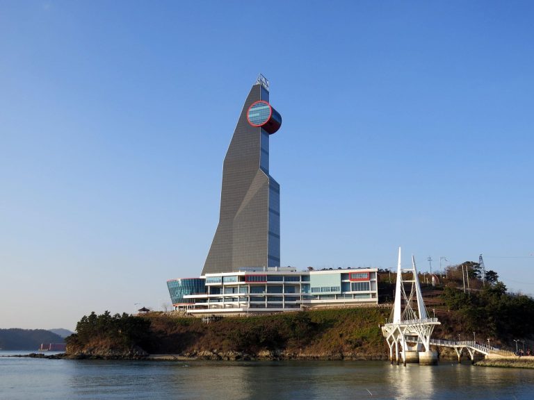 bâtiment de la ville solaire, parc solaire, belle architecture, architecture, forme de tapis, bâtiment