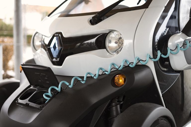 mobilité électrique, voiture électrique, énergie renouvelable, écologiquement, écologie, énergie, électricité, vent, environnement, photovoltaïque, solaire, transition énergétique, renouvelables, alternative, la technologie, durable, protection environnementale, voitures, mobilité, avenir, tension, charger, ravitailler, batterie