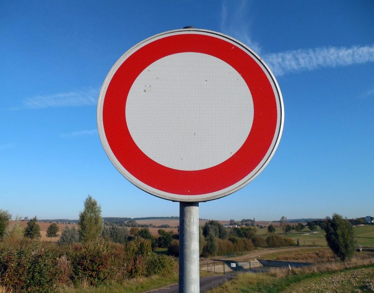 signer, signaux d'interdiction, interdit, ciné-parc, panneau de signalisation, un avis