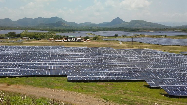 panneau solaire, énergie solaire, énergie, journée ensoleillée, énergies renouvelables, panneaux photovoltaïques, installation solaire, panneaux, solaire, renouvelable