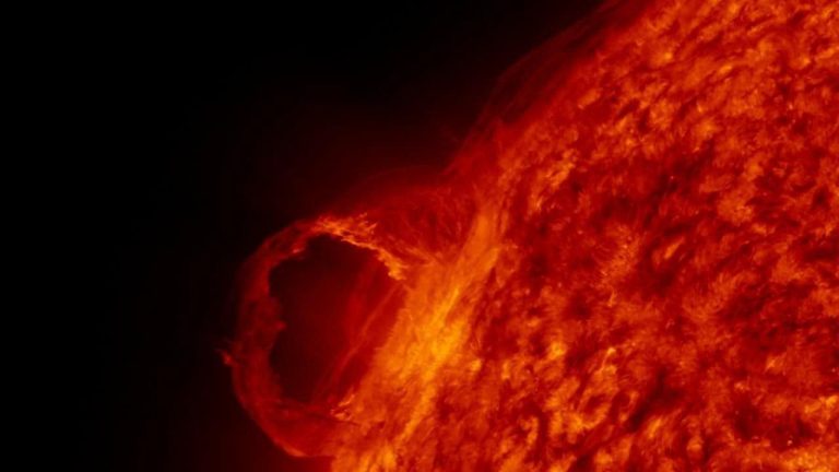 soleil, éruption solaire, lumière du soleil, éruption, importance, chaud, astronautique, nasa, voyage spatial, aviation, astronomie, science, recherche, taches solaires, gaz, feu, nature, braise, boule de feu
